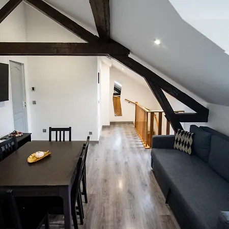 A L'ombre Du Pin - Large T4 Duplex Near Disneyland And Paris, 1-7 Guests Le Pin (Paris)